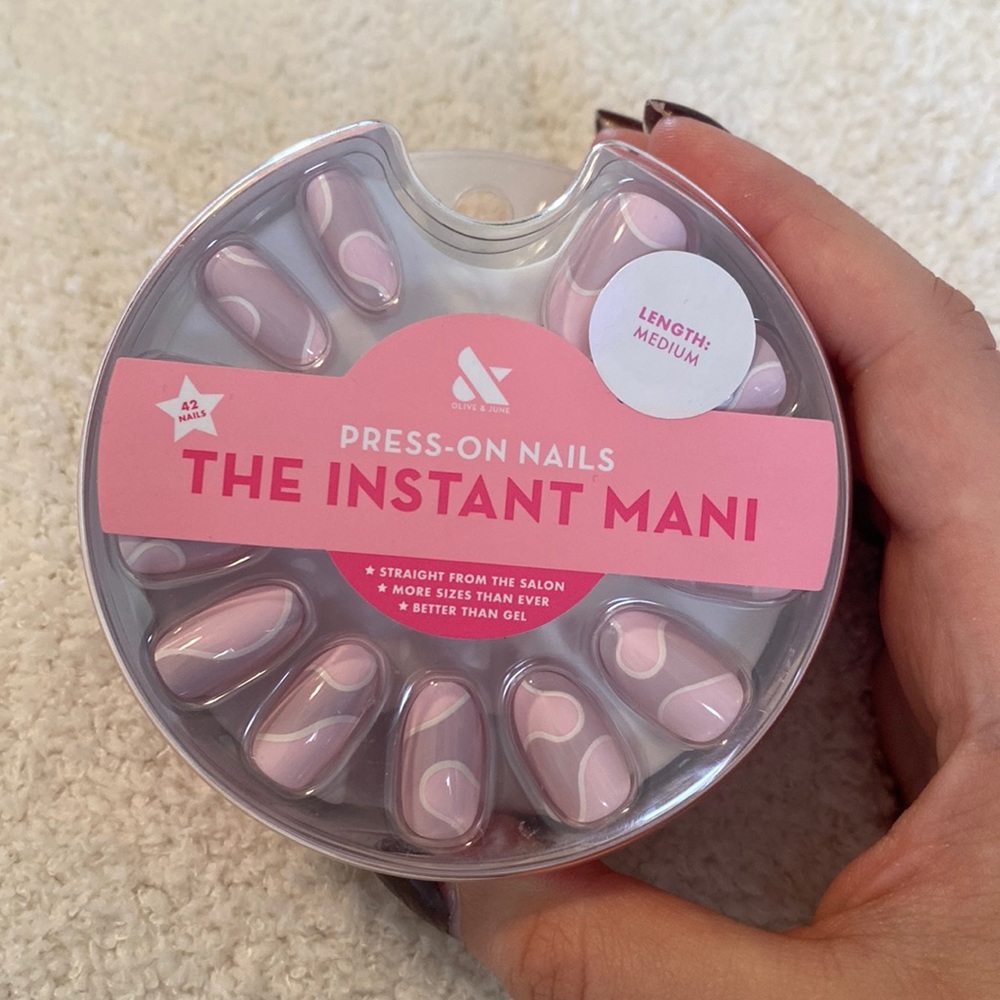 Olive and June Press on Nails - Medium